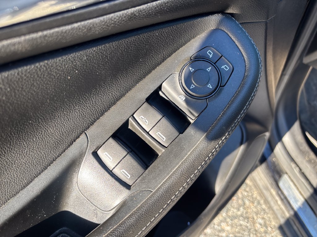 Used 2022 Buick Encore GX Preferred w/ Cold Weather Comfort Package AWD/4WD image 12
