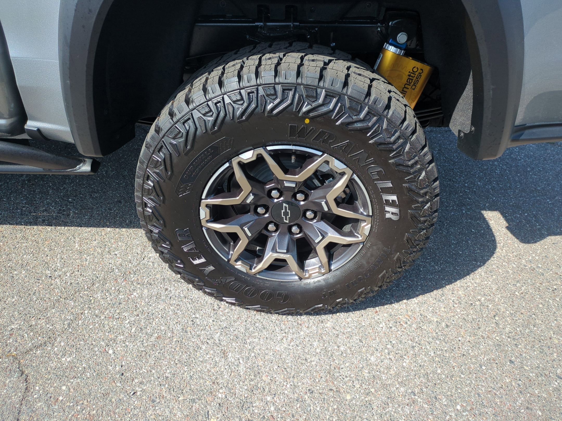 New 2026 Chevrolet Colorado ZR2 w/ Technology Package AWD/4WD image 9
