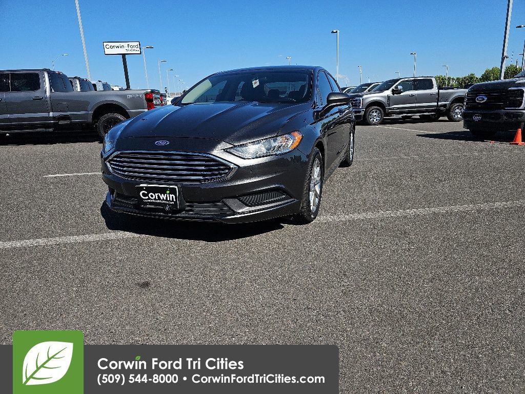 Used 2017 Ford Fusion SE FWD image 9