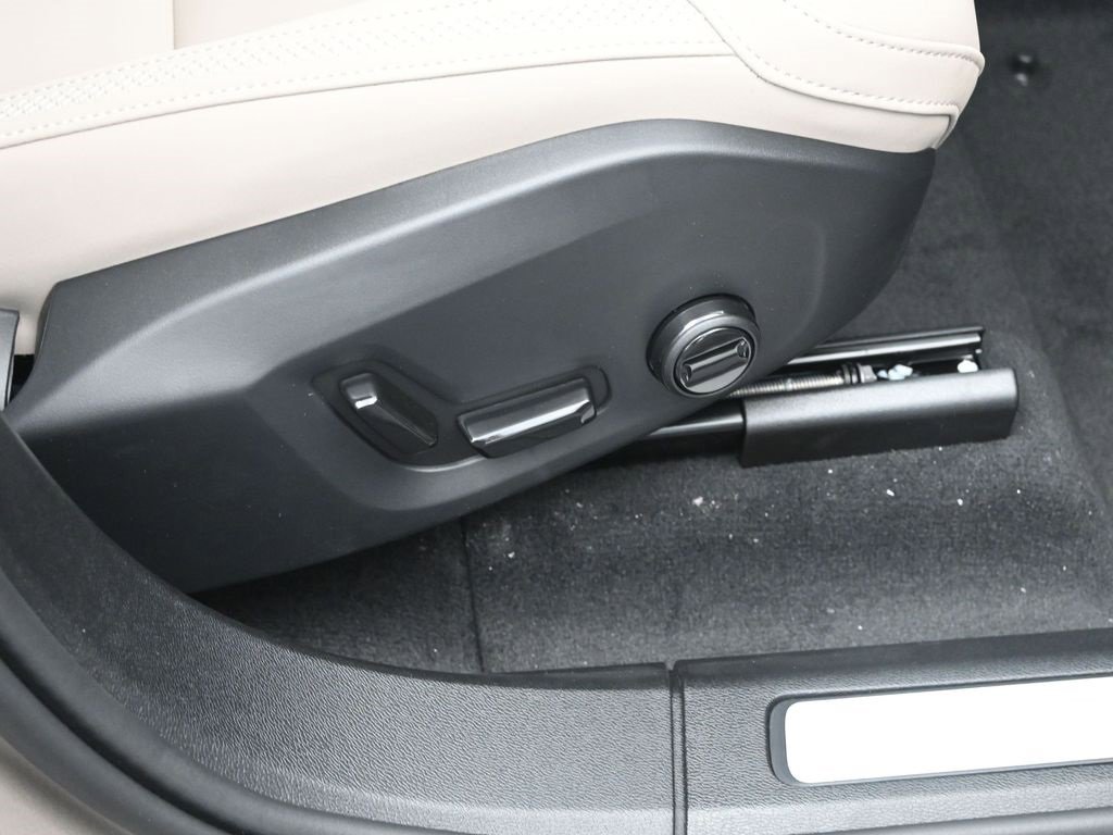 New 2026 Volvo XC60 B5 Plus w/ Protection Package Premier image 37