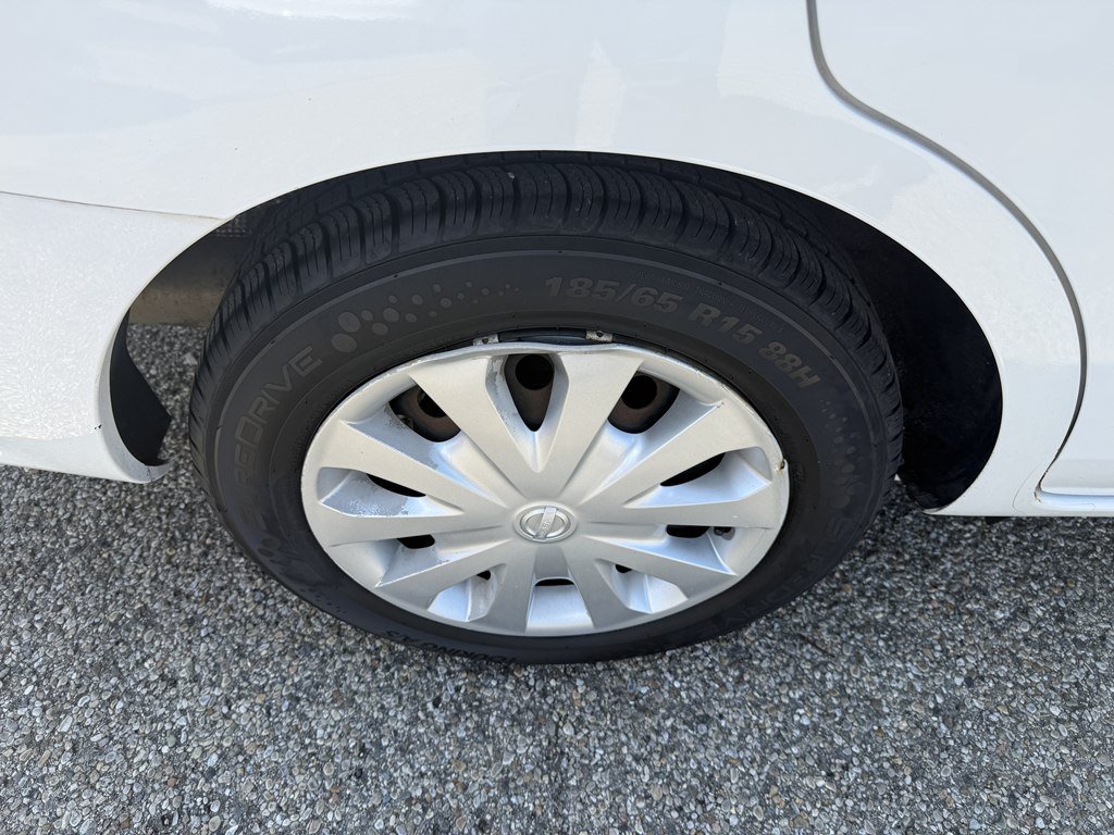 Used 2016 Nissan Versa SV FWD image 8