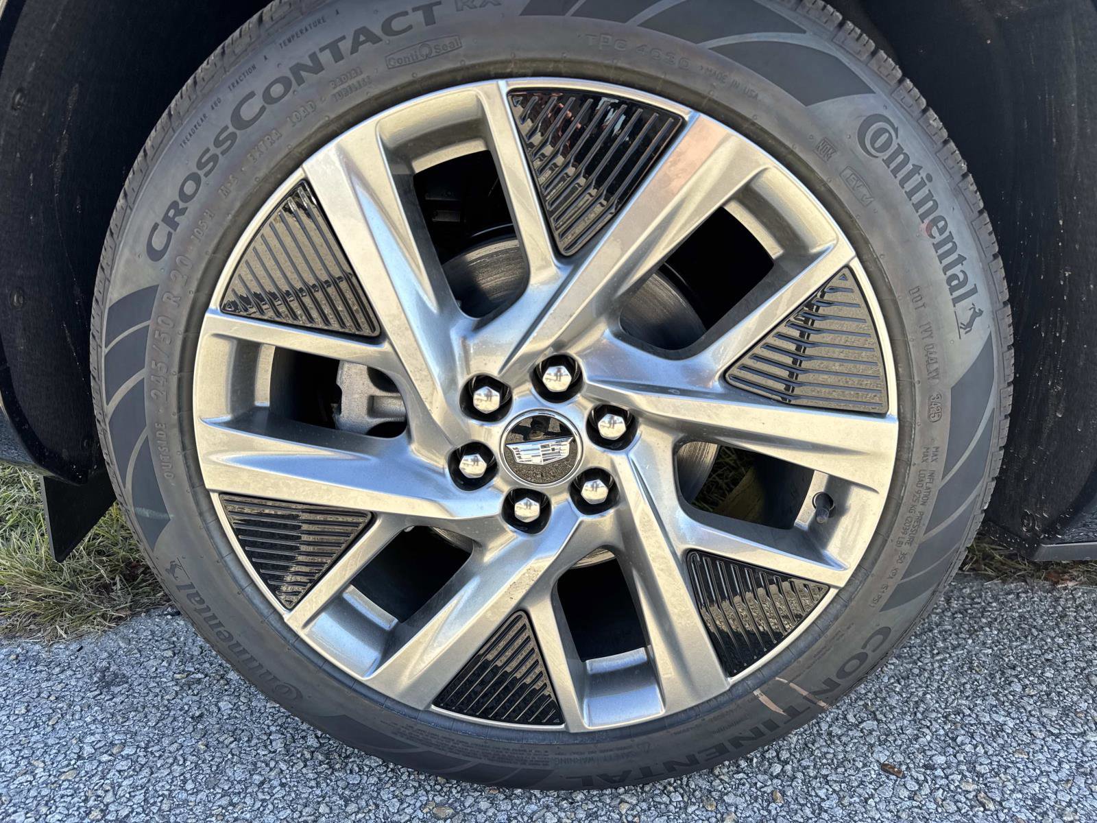 New 2026 Cadillac Optiq Luxury 2 image 9