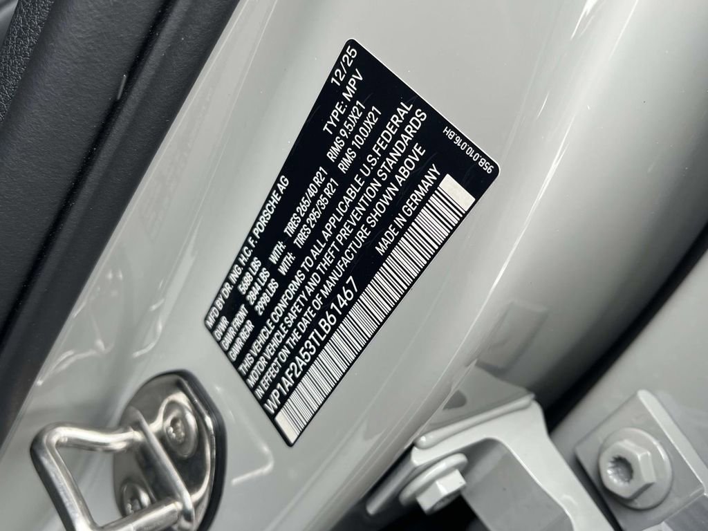 New 2026 Porsche Macan GTS image 8