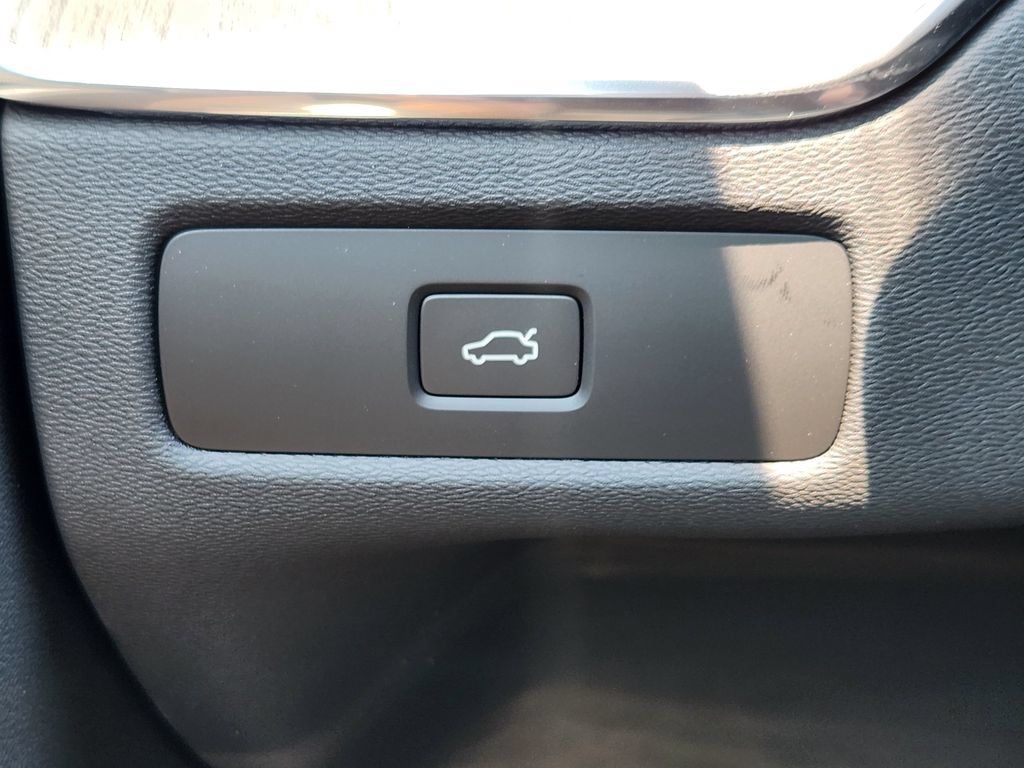 New 2026 Volvo XC60 B5 Plus w/ Protection Package Premier AWD/4WD image 12