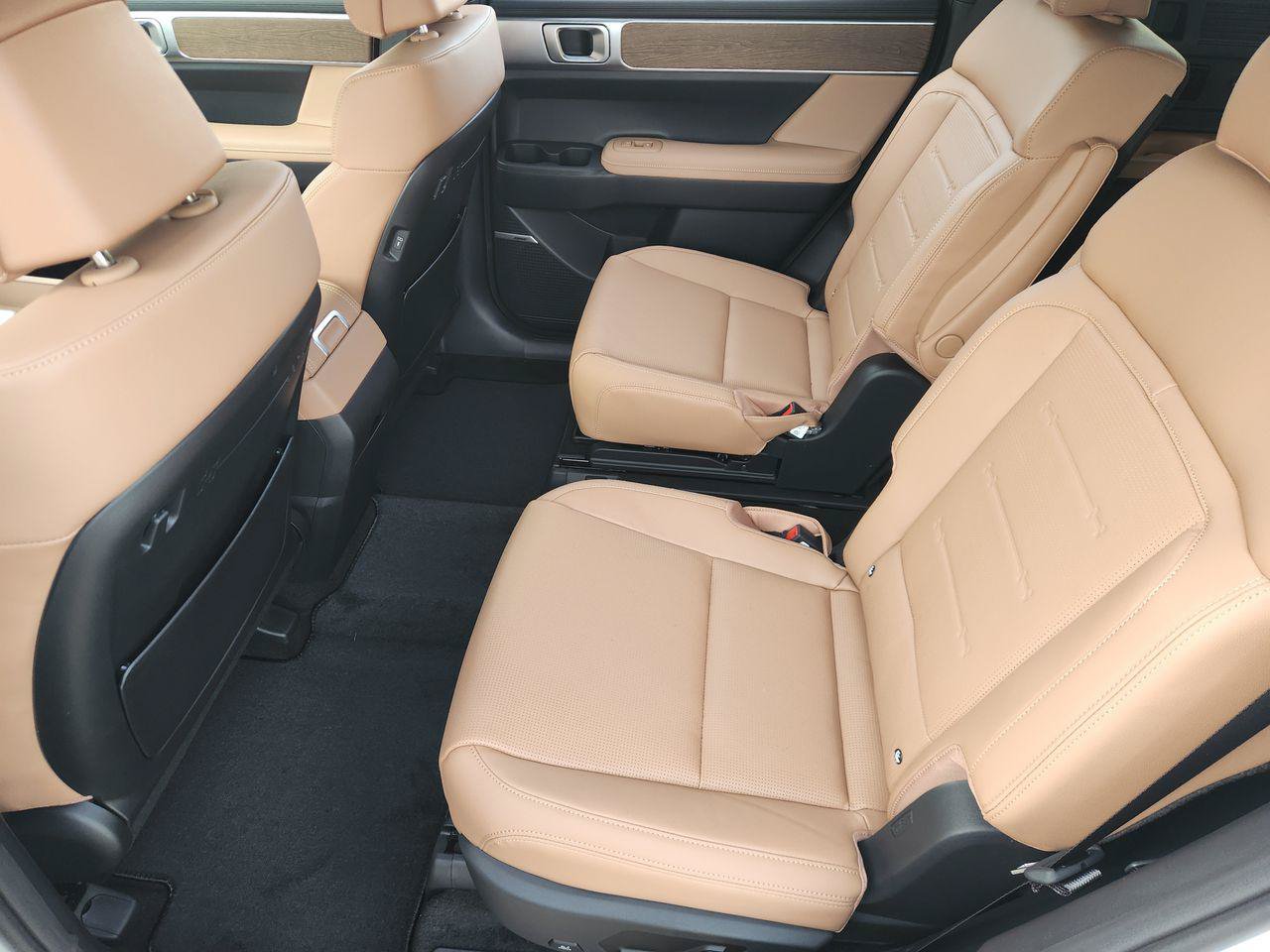 New 2027 Hyundai Santa Fe Limited FWD image 31