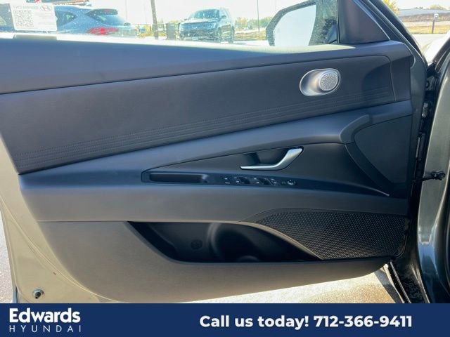 New 2025 Hyundai Elantra SE image 16