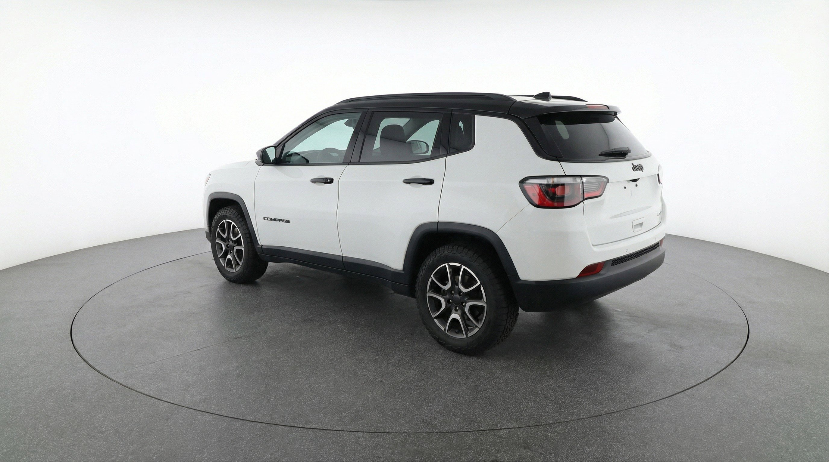 Used 2025 Jeep Compass Trailhawk AWD/4WD image 6
