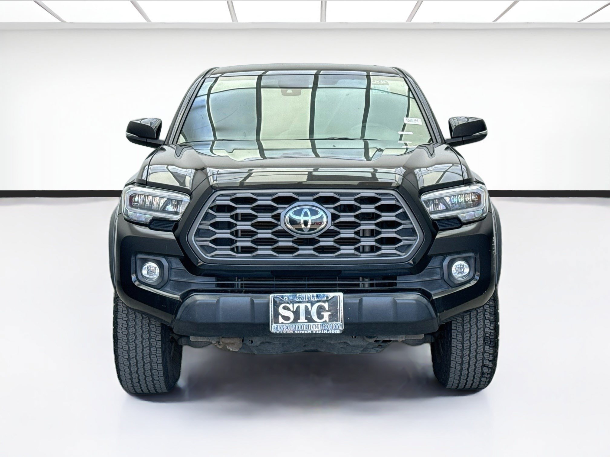 Used 2022 Toyota Tacoma TRD Off-Road w/ Technology Package AWD/4WD image 2