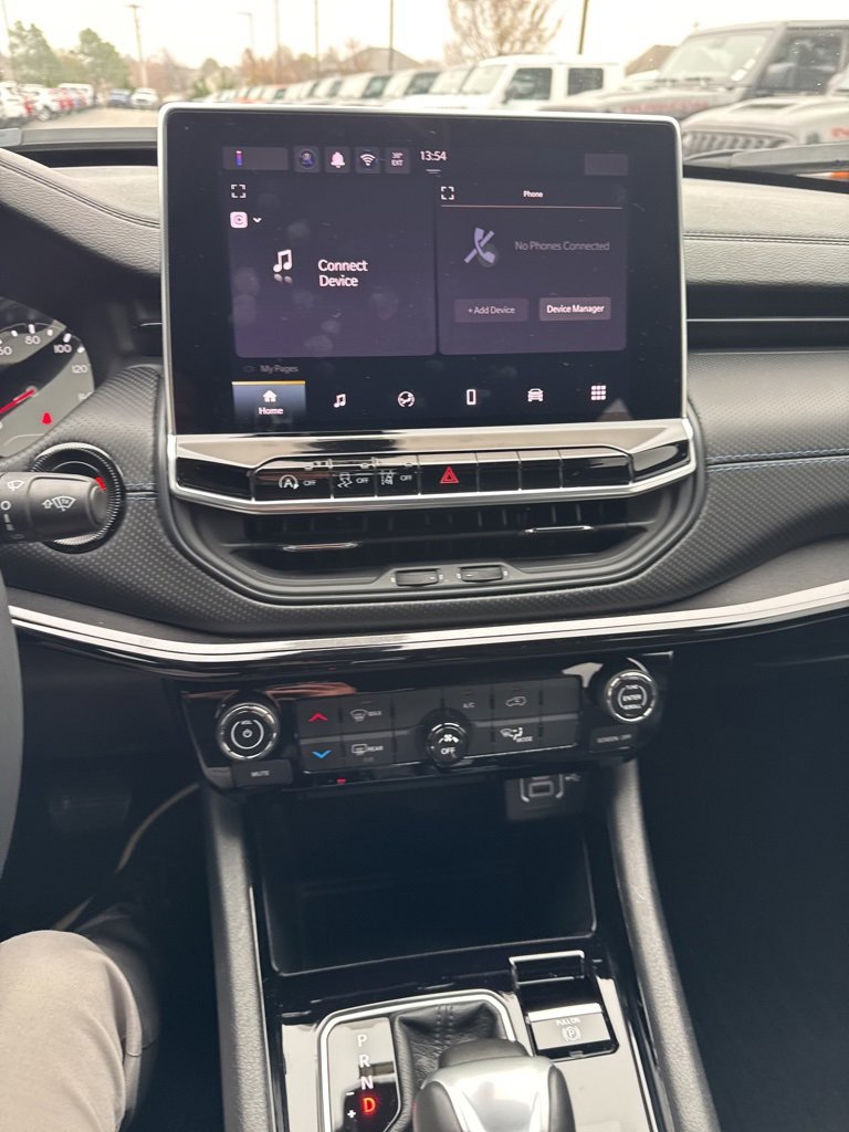 Used 2025 Jeep Compass Latitude w/ Altitude Special Edition image 23