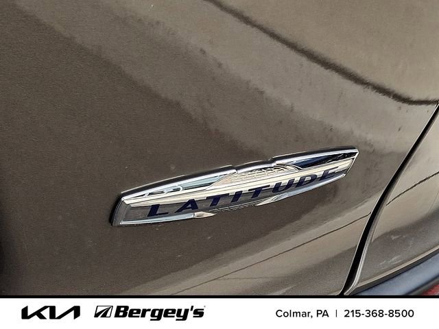 Used 2019 Jeep Cherokee Latitude Plus w/ Cold Weather Group AWD/4WD image 31