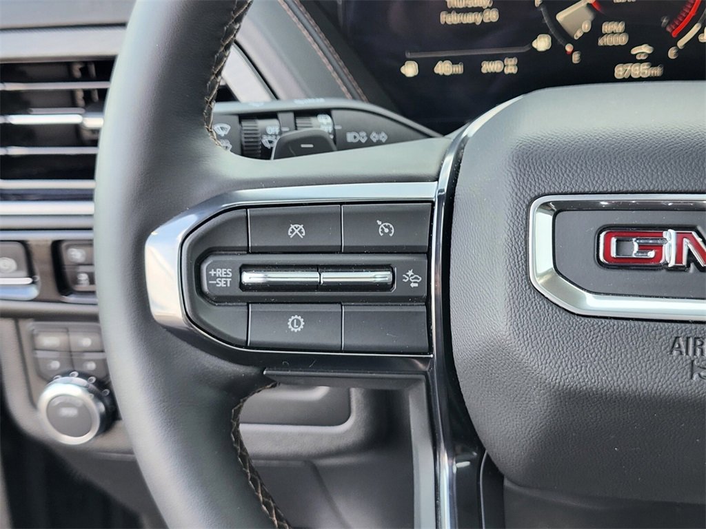 Used 2025 GMC Yukon XL AT4 image 28