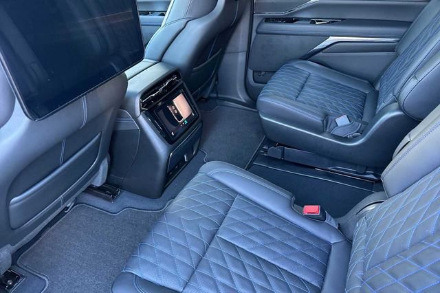 New 2025 Cadillac Escalade IQ Sport 1 w/ LPO, ONYX Package AWD/4WD image 12