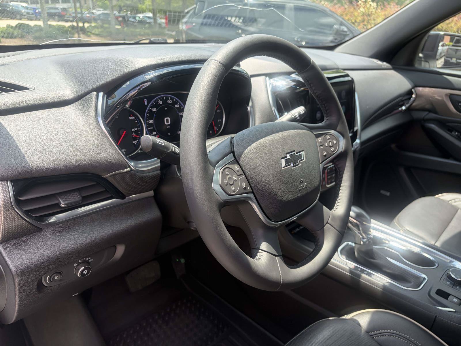 Used 2022 Chevrolet Traverse Premier w/ Redline Edition FWD image 8