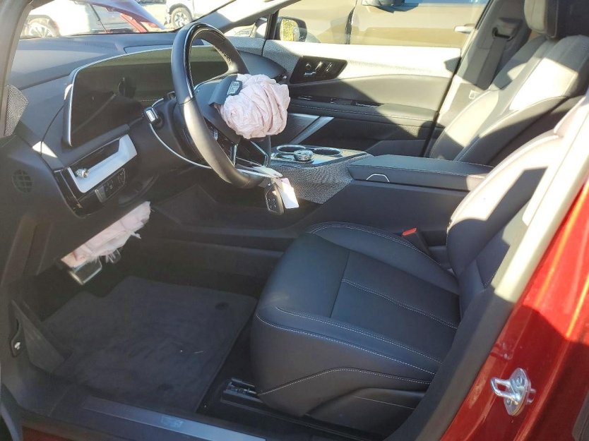 Used 2025 Cadillac Optiq Luxury 1 image 6