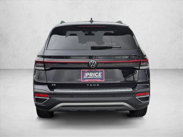 Certified 2025 Volkswagen Taos SE image 7