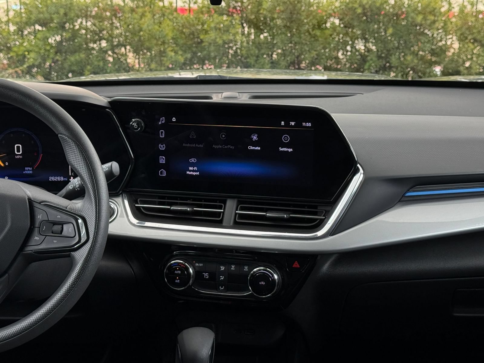 Used 2025 Chevrolet Trax LT FWD image 17