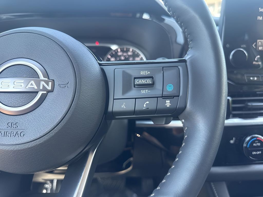 Used 2025 Nissan Pathfinder SL AWD/4WD image 16