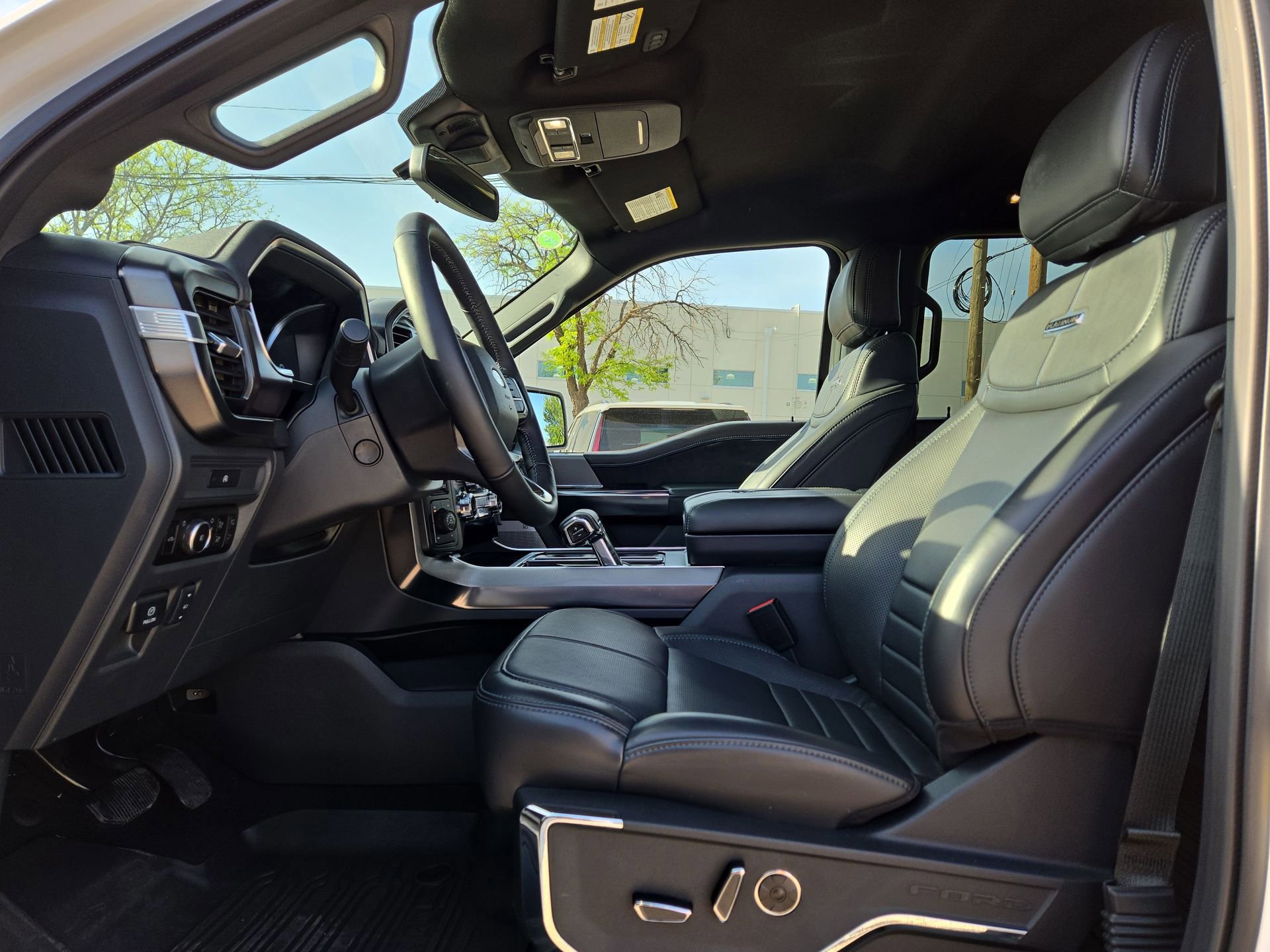 Used 2025 Ford F150 Platinum w/ FX4 Off-Road Package image 16