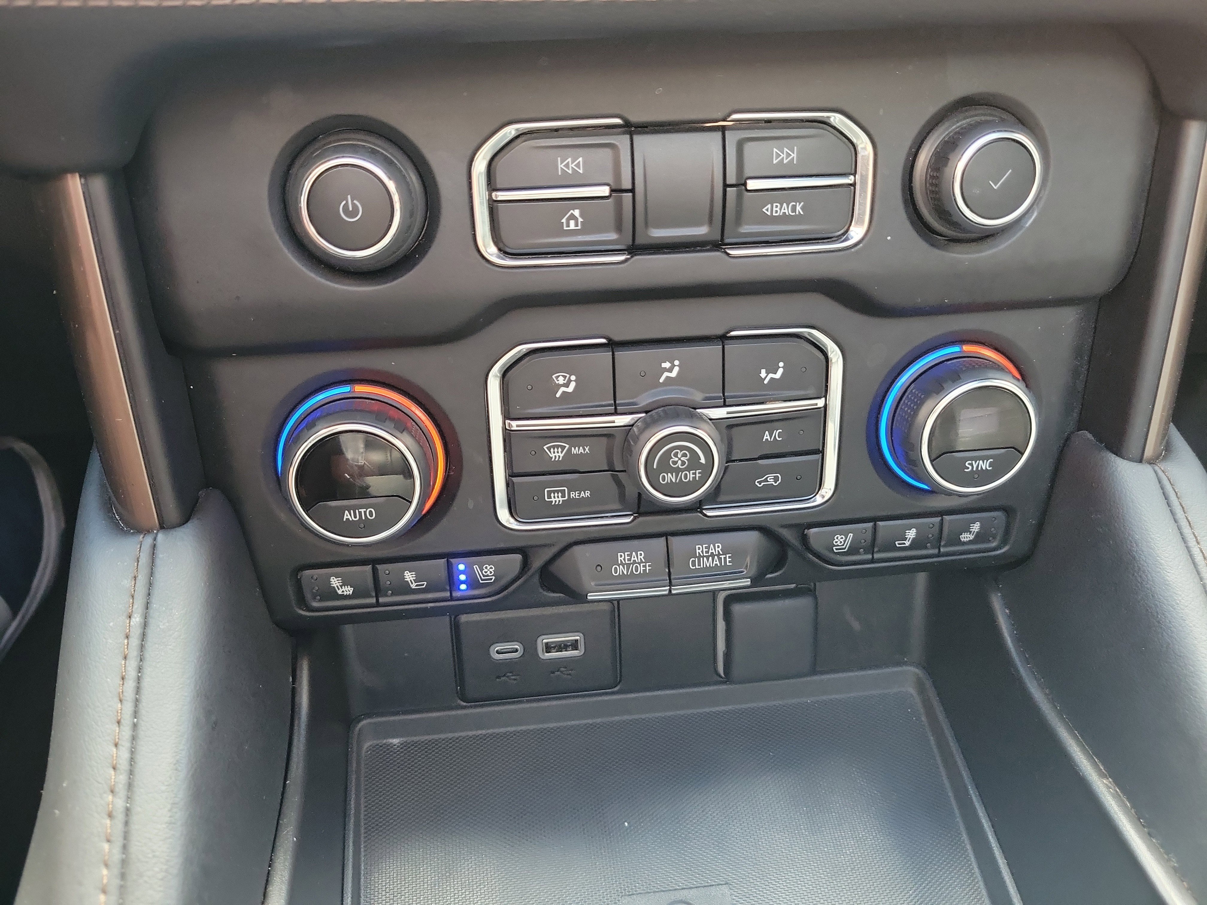 Used 2023 Chevrolet Suburban High Country image 35