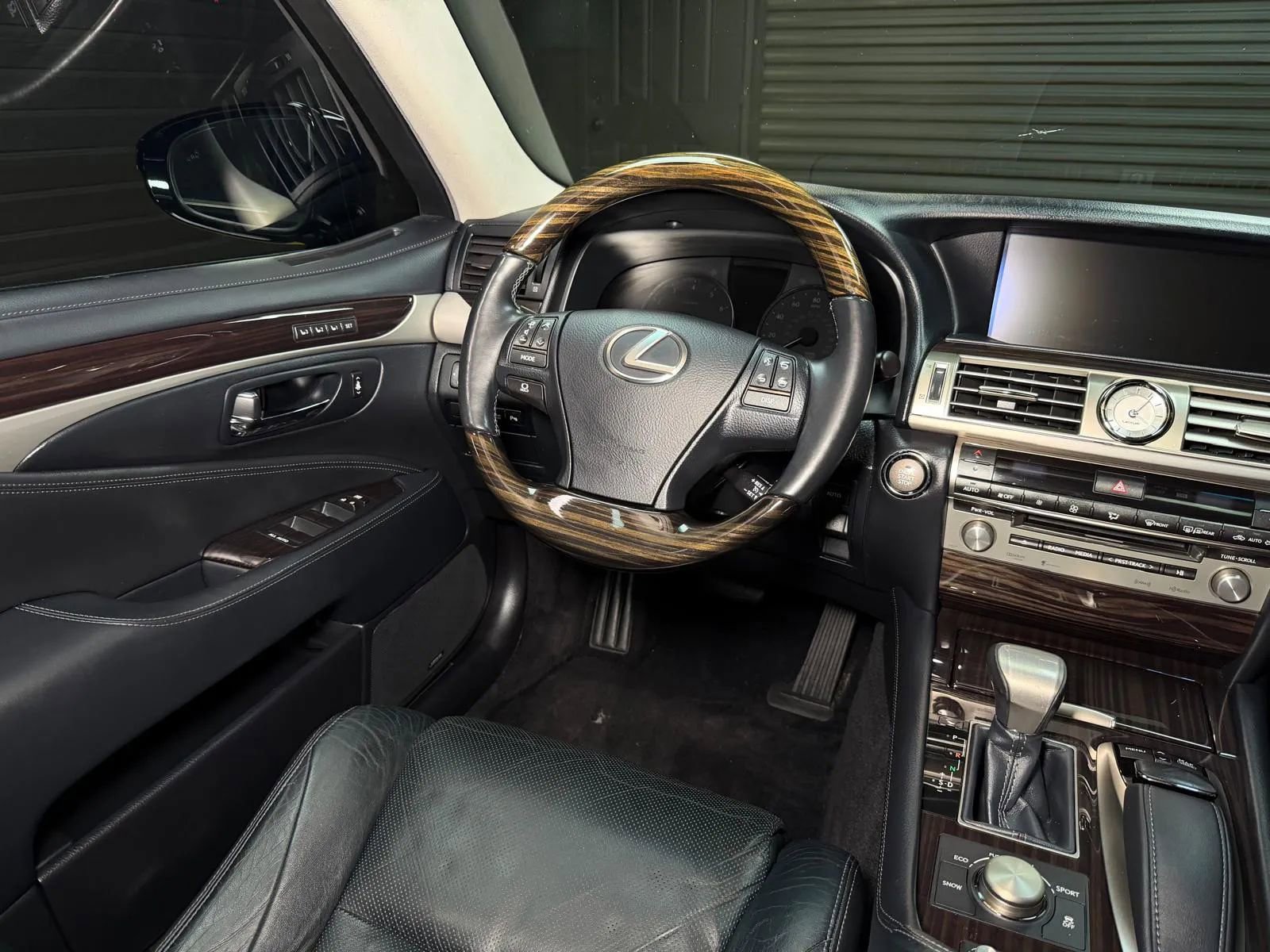 Used 2013 Lexus LS 460 w/ Comfort Pkg RWD image 23