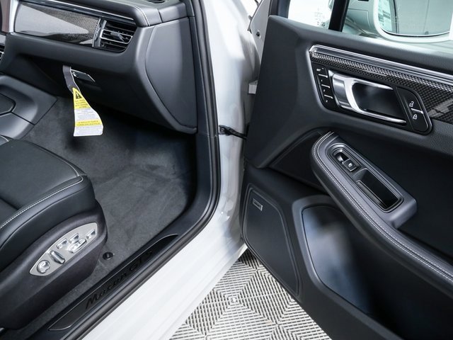 New 2026 Porsche Macan GTS image 25