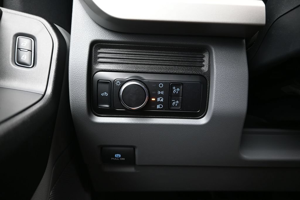 Used 2024 Ford F350 XL AWD/4WD image 23