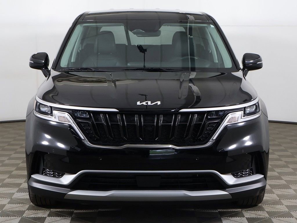 Used 2023 Kia Carnival EX FWD image 11
