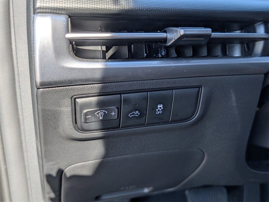 Certified 2025 Hyundai Santa Cruz SE image 14