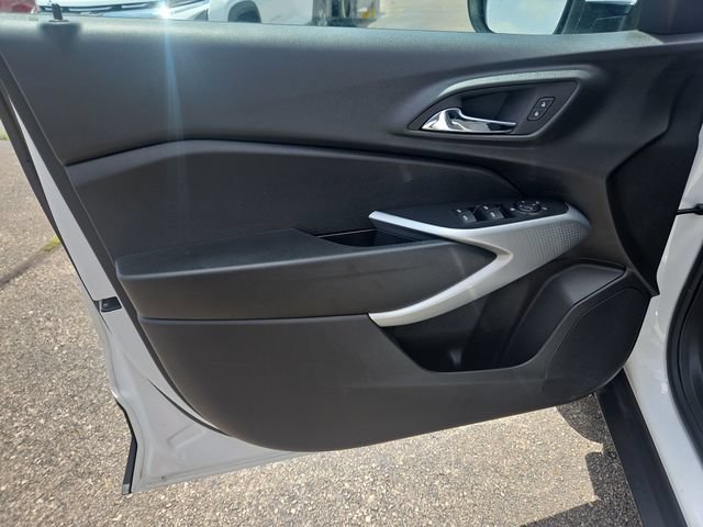 Used 2024 Chevrolet Trax LS w/ LS Convenience Package FWD image 11