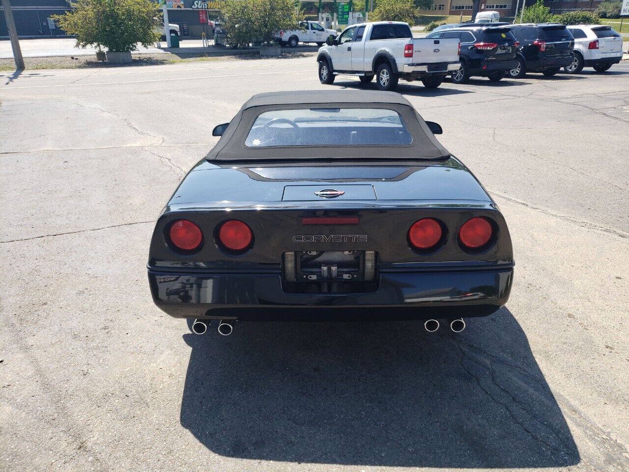 Used 1989 Chevrolet Corvette Convertible RWD image 7