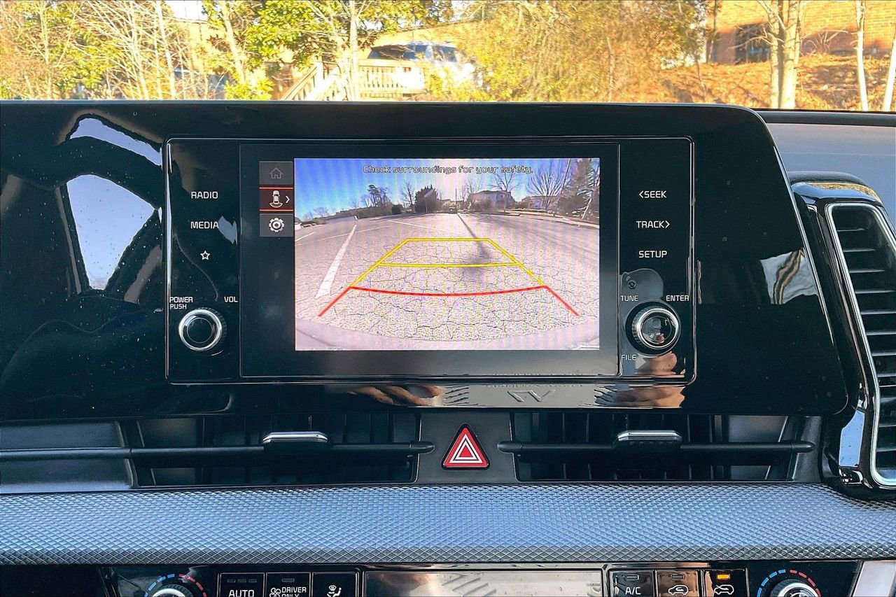 Used 2025 Kia Sportage LX image 13