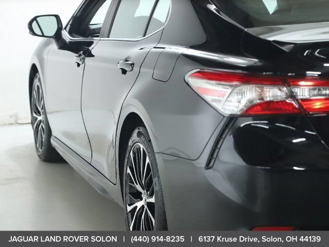 Used 2018 Toyota Camry SE w/ Moonroof Package FWD image 6