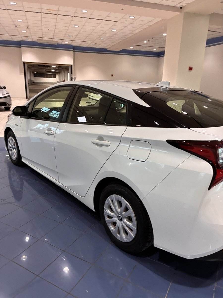 Used 2021 Toyota Prius L Eco w/ Carpet Mat Package (TMS) image 3