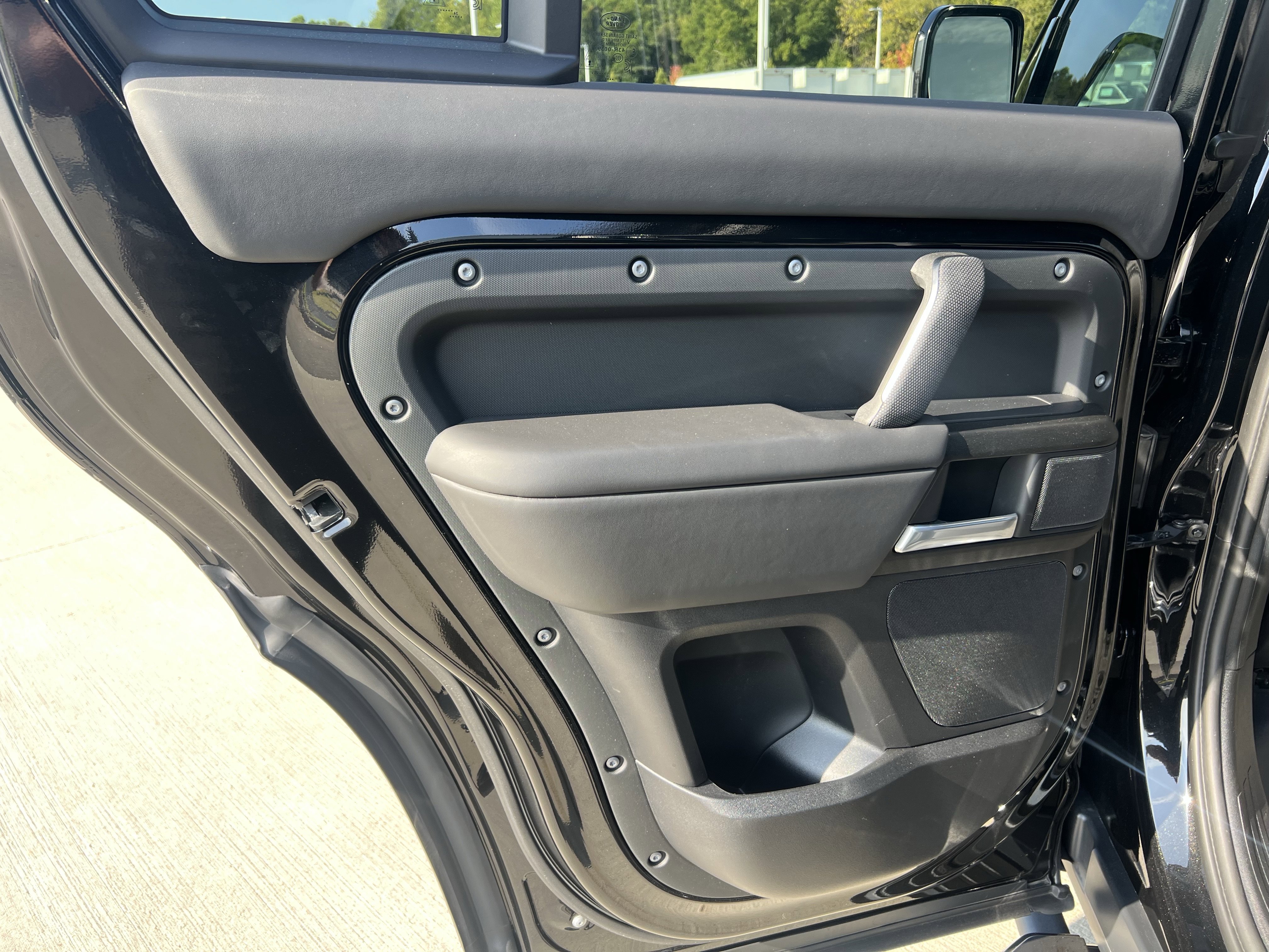 Used 2025 Land Rover Defender 110 V8 image 31