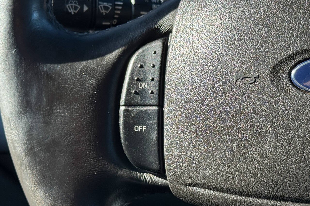 Used 2005 Ford Excursion XLT AWD/4WD image 35