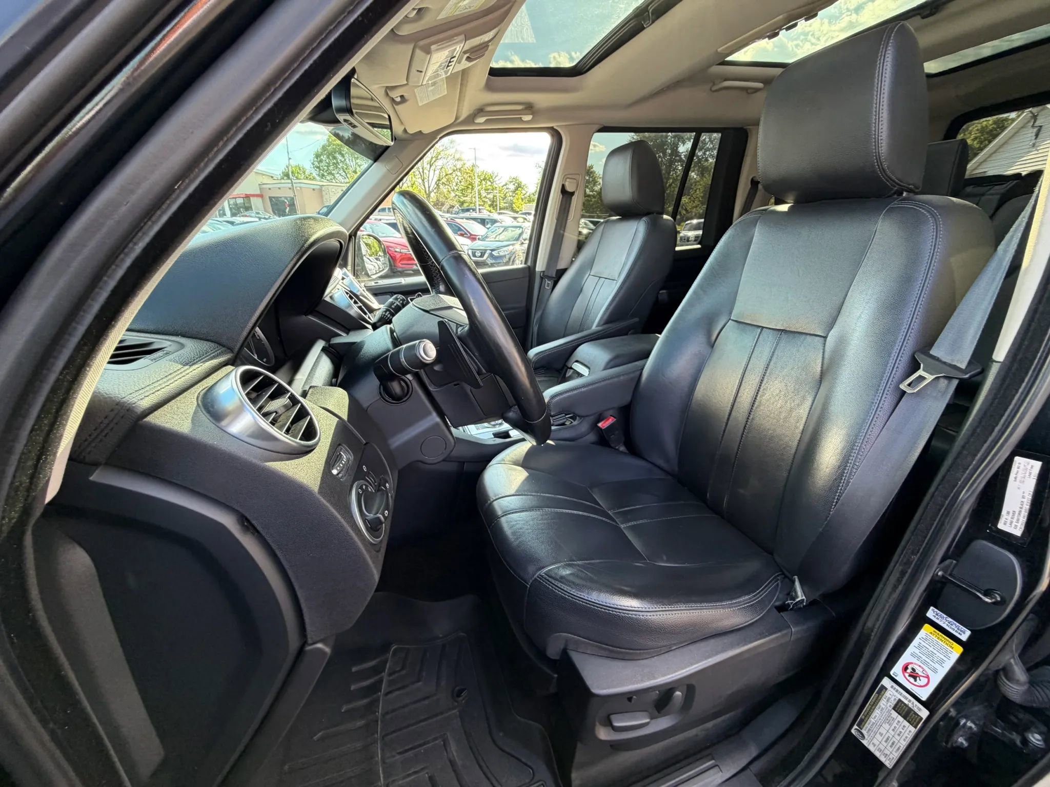 Used 2016 Land Rover LR4 HSE Silver Edition AWD/4WD image 21