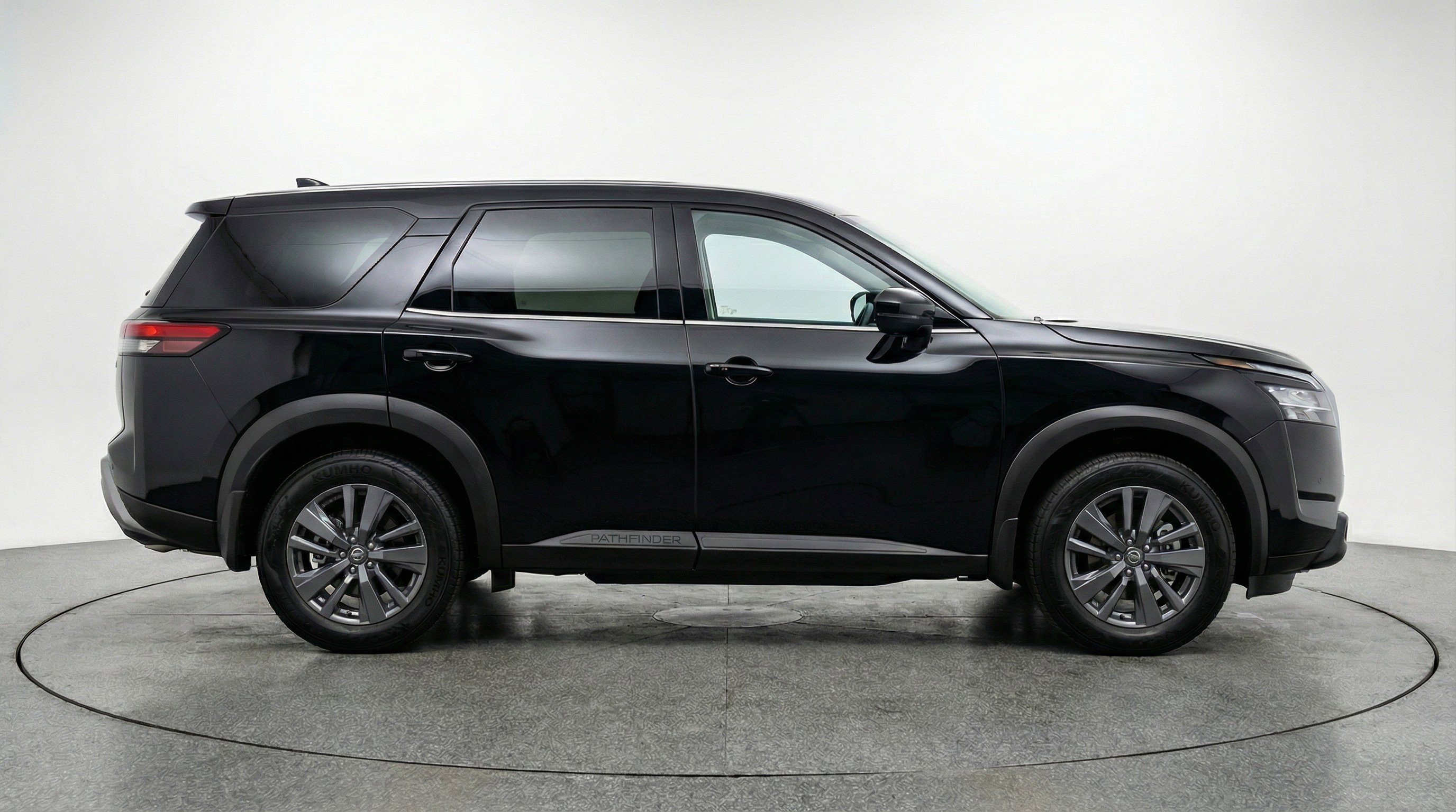 Used 2025 Nissan Pathfinder SV FWD image 11