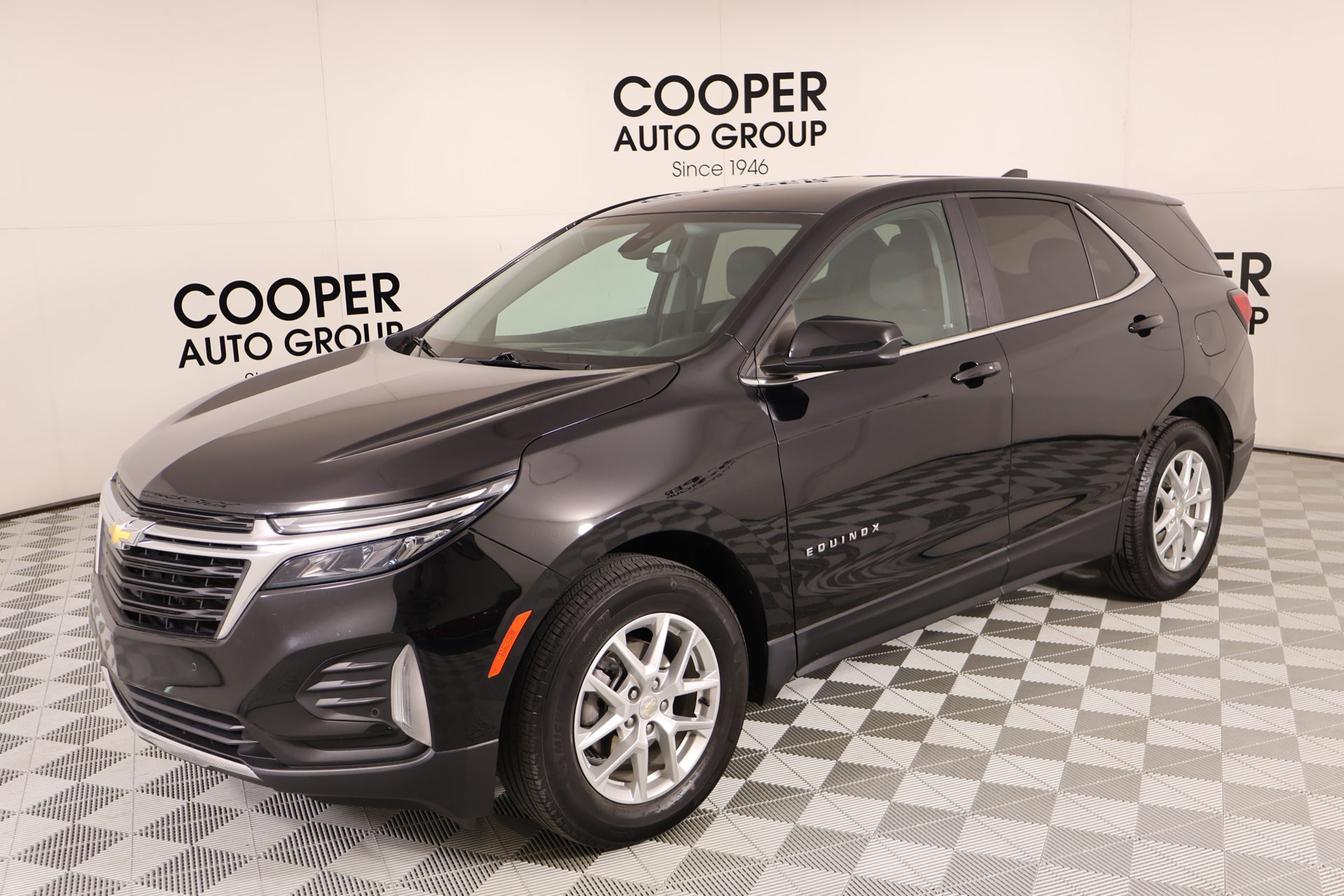 Used 2023 Chevrolet Equinox LT w/ LPO, Floor Liner Package FWD image 9
