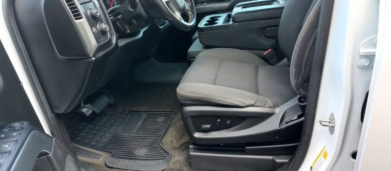 Used 2018 Chevrolet Silverado 1500 LT w/ LT Eassist Package image 9