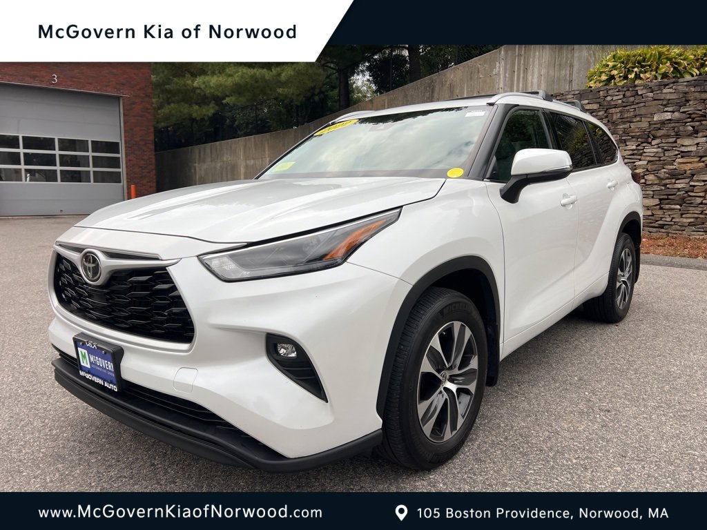 Used 2022 Toyota Highlander XLE image 1