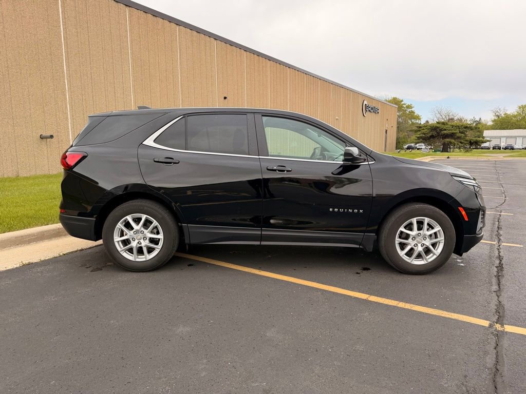 Used 2023 Chevrolet Equinox LT FWD image 9