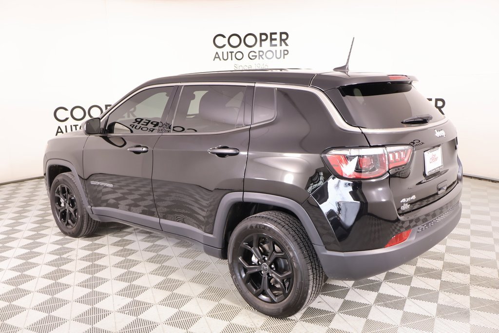 Used 2025 Jeep Compass Sport image 21