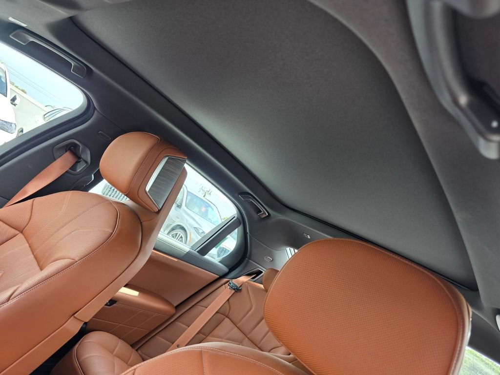 Certified 2023 BMW 760i xDrive AWD/4WD image 10