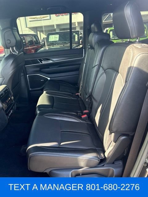 Used 2023 Jeep Wagoneer Series II w/ Mopar Step-Up Package AWD/4WD image 12
