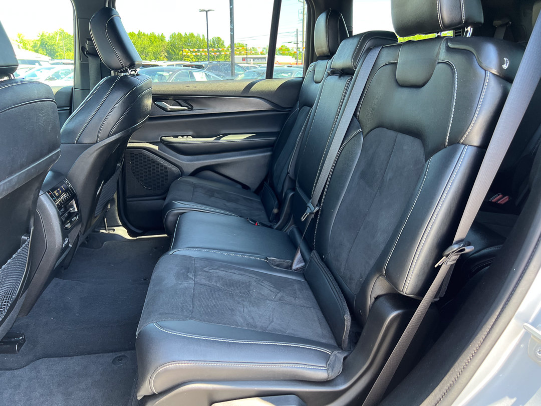 Used 2024 Jeep Grand Cherokee L Altitude AWD/4WD image 29