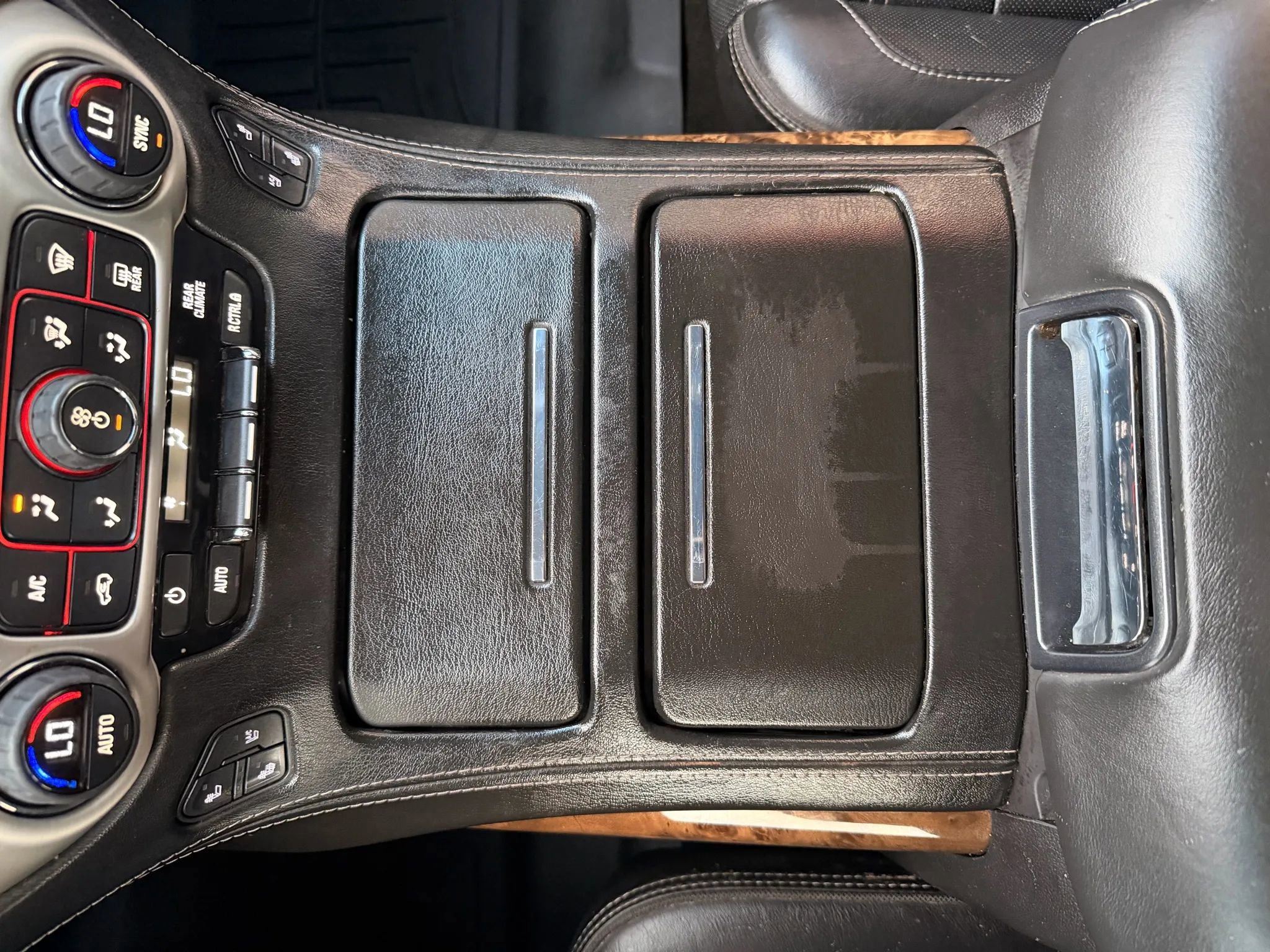 Used 2015 GMC Yukon Denali w/ Premium Package image 23