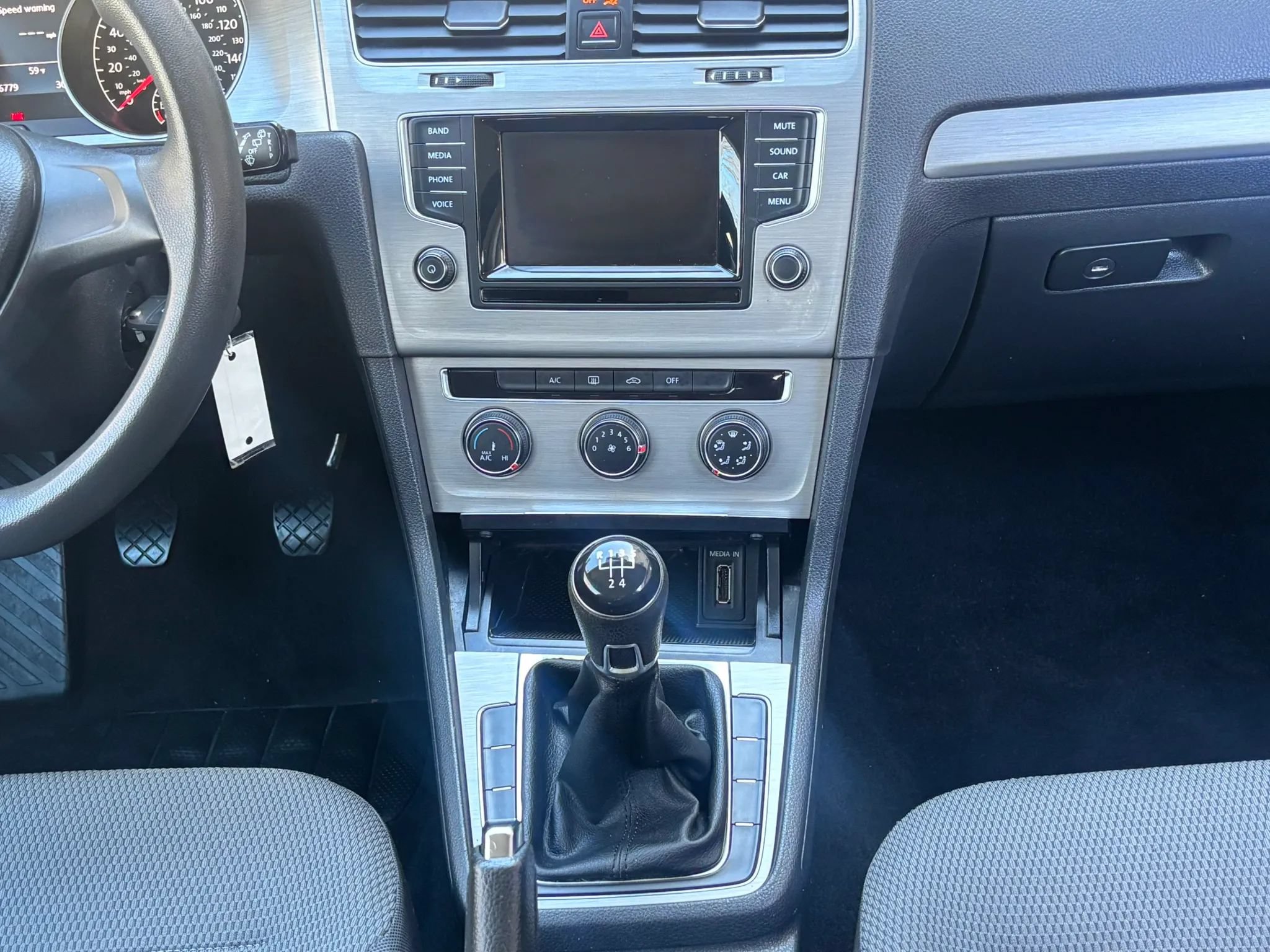 Used 2015 Volkswagen Golf Launch Edition FWD image 27