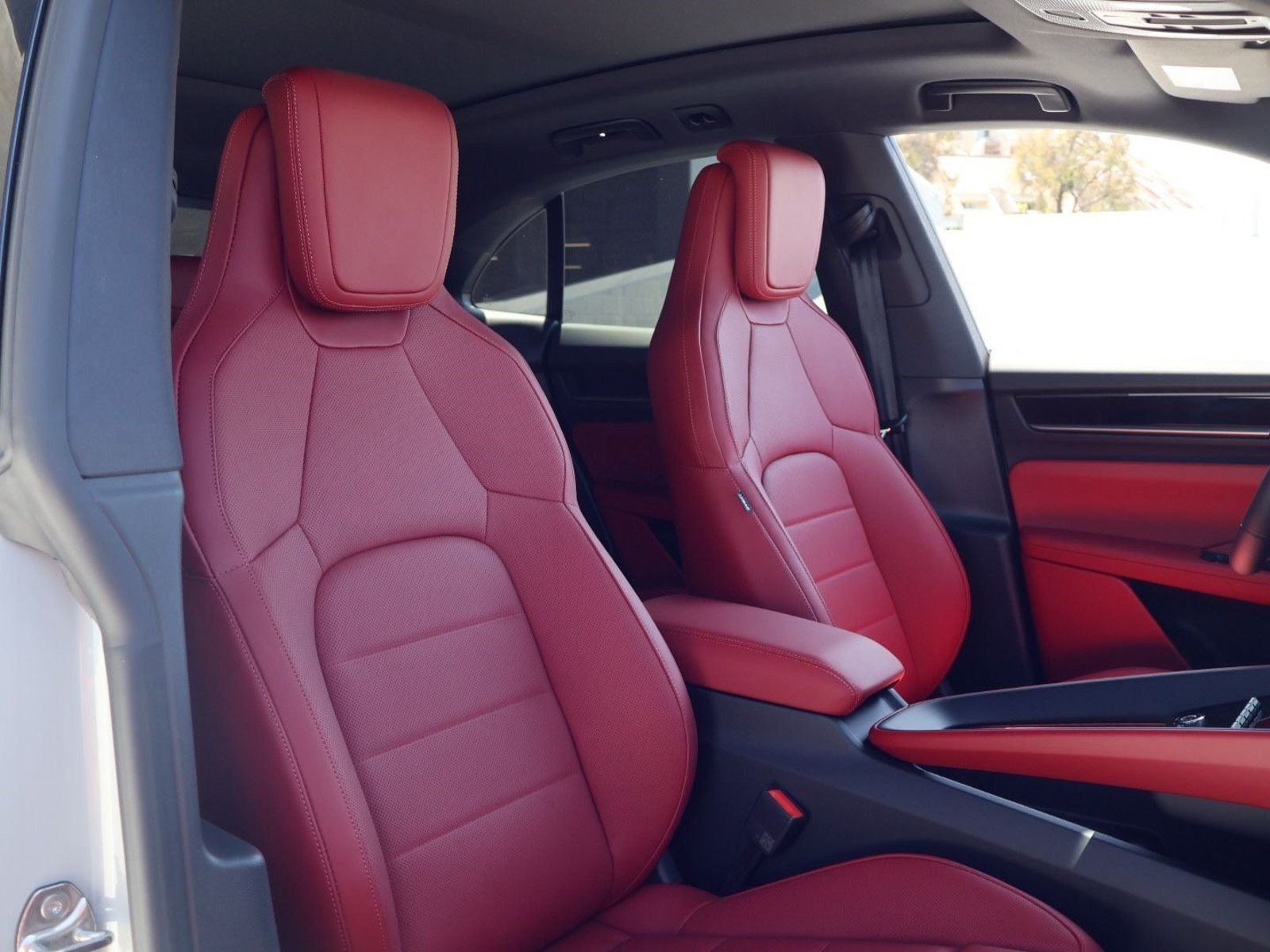 New 2026 Porsche Macan Electric RWD image 24