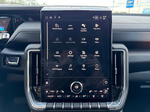 Used 2025 GMC Yukon XL Denali image 26