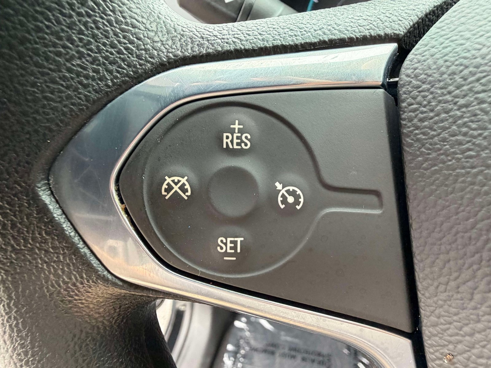 Used 2021 Chevrolet Traverse LS FWD image 14